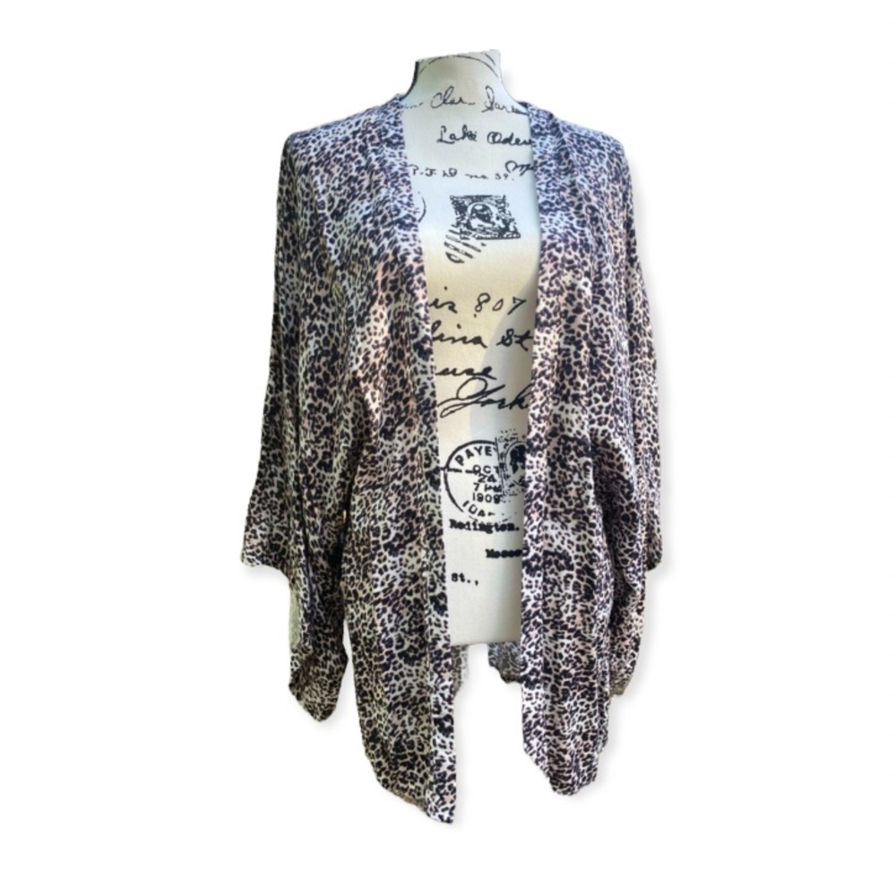 SIM & SAM Leopard Print Kimono
